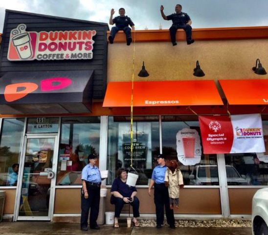 Cops stand on roofs to raise money for Special Olympics