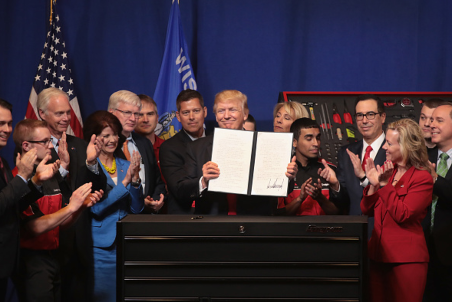 PHOTOS President Trump speaks at Snapon Tools Headquarters in Kenosha
