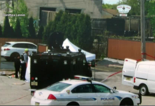 Robbery suspect shot and killed in standoff with West Allis police ...