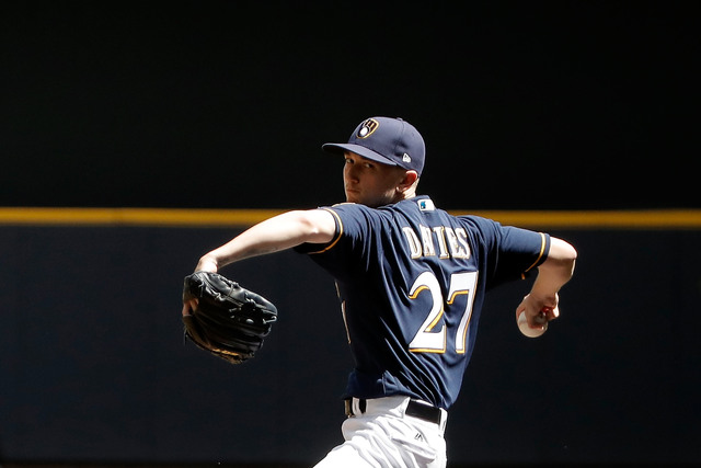 Cubs top Brewers, take series